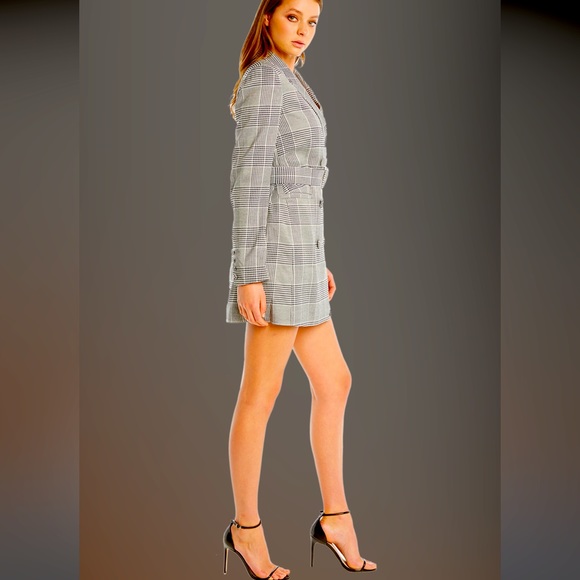 Blazer dress in houndstooth check with attached belt. Looks like new. - Picture 5 of 11